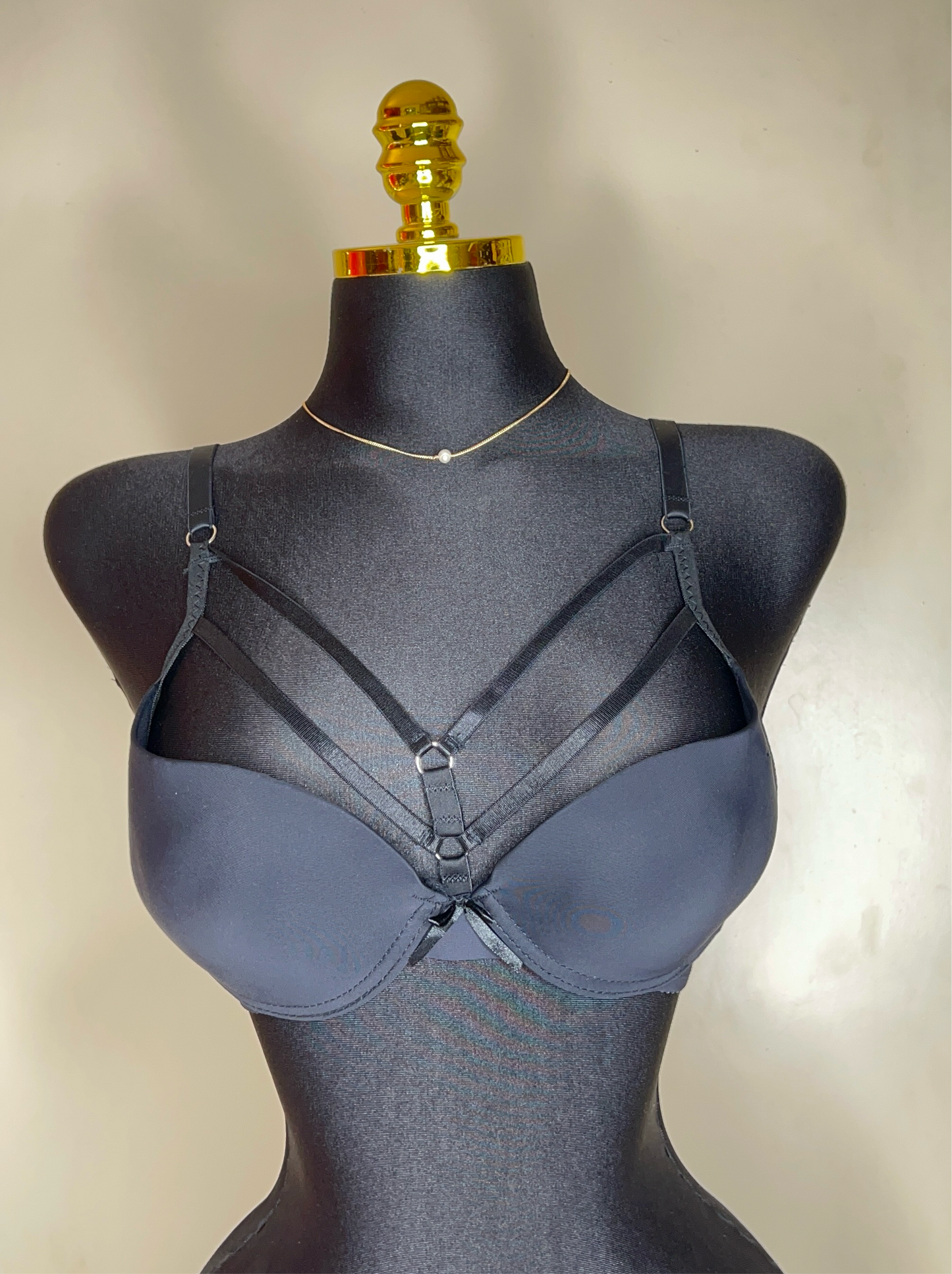 SOUTIEN SEXY CROISE – ALLURE AUDACIEUSE ET CONFORT ABSOLU