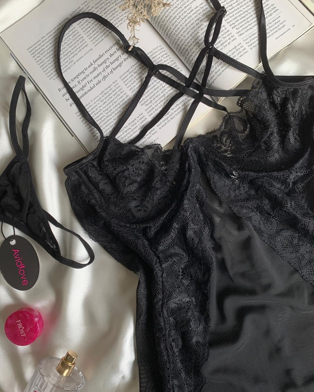 ROBE LINGERIE SEXY NOIRE avec String Assorti réf: hasna